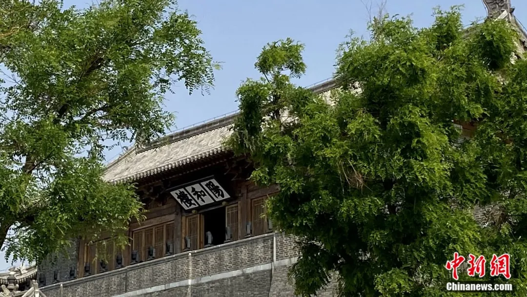 图为阳和楼楼檐南面。中新网记者 李玉素 摄