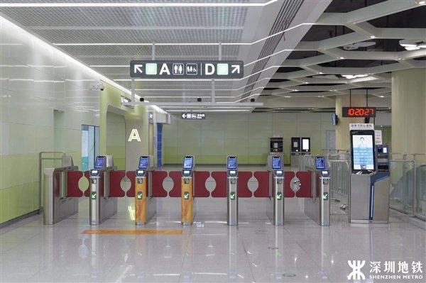 深圳地铁首次试点"闸门常开":刷卡/码后直接通行 效率更高