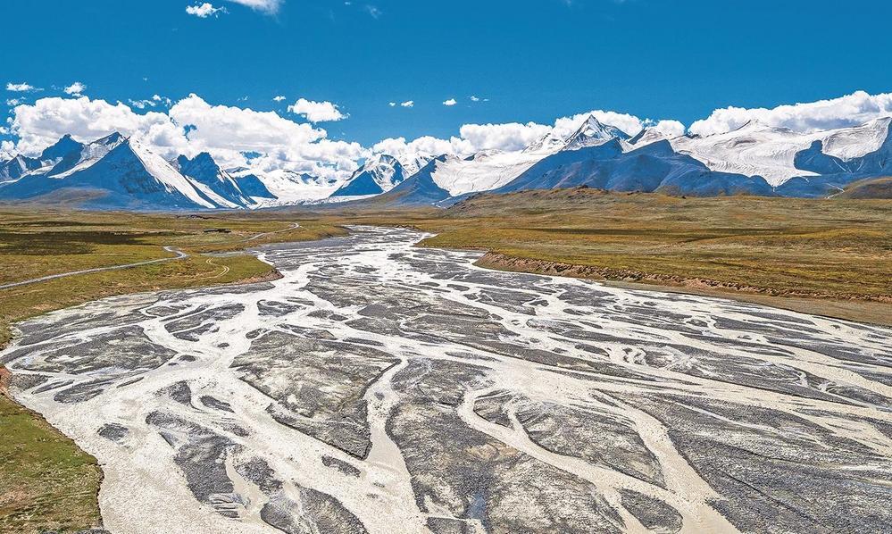 长江源头各拉丹东.赵金德 摄