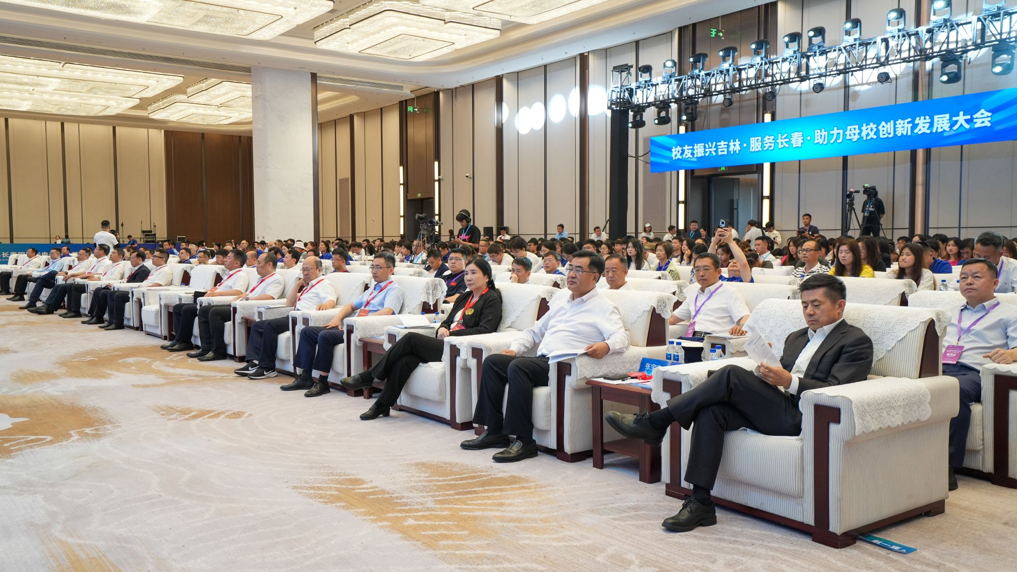 长春市委常委,副市长黄宪昱,吉林省教育厅副厅长刘学军,吉林省科技厅