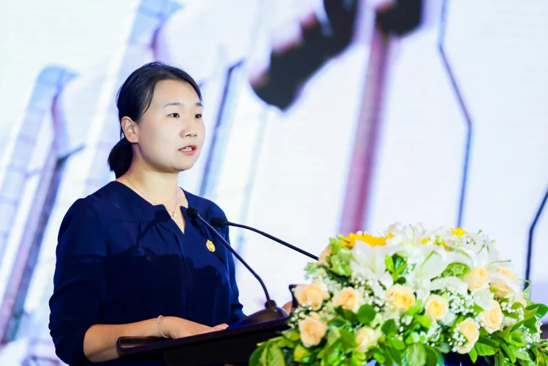 图：董师傅供应链及晓麦集团总经理赵洋介绍大董供应链