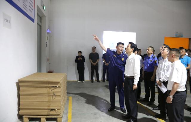 区委书记陆方舟实地检查指导安全生产和火灾隐患挂牌督办点位整改工作
