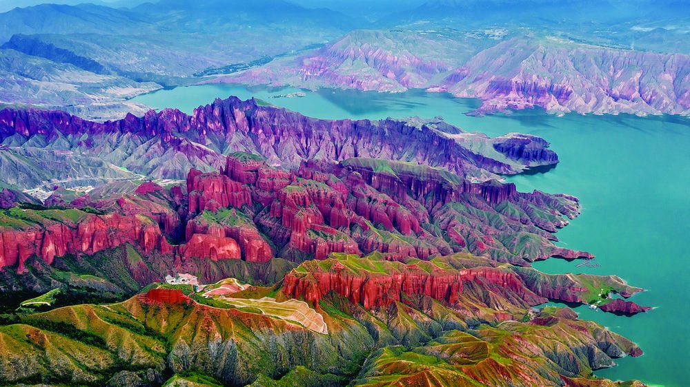 李家峡水库,丹霞红似火.曹建军 摄