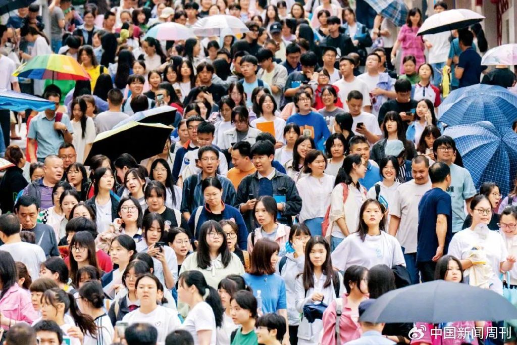 2024年“强基计划”的报考热度高涨,总报名人次突破92万,比去年增加4万多人次。图/视觉中国