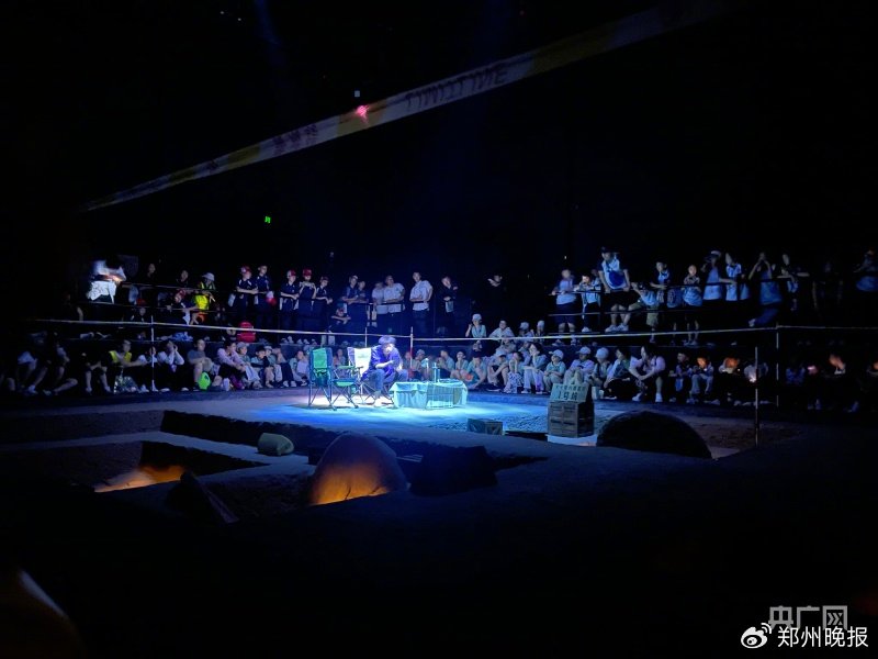 位于郑州市中牟县的"只有河南·戏剧幻城"内,多校学生来此研学,在天子