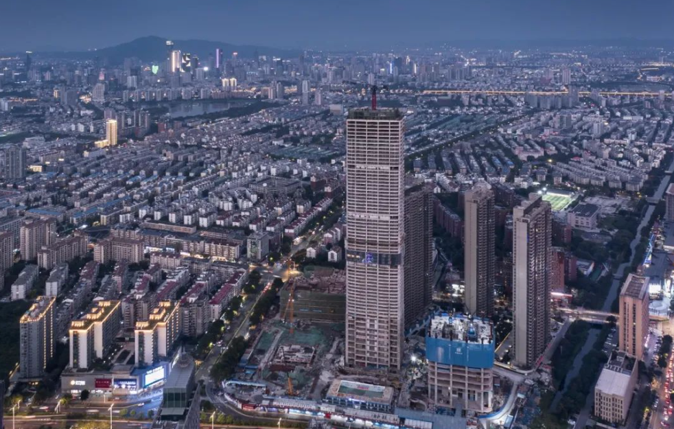 高约260米的世茂洲际天誉公馆实景图（2022年3月） 图片来源：南京世茂微信公众号