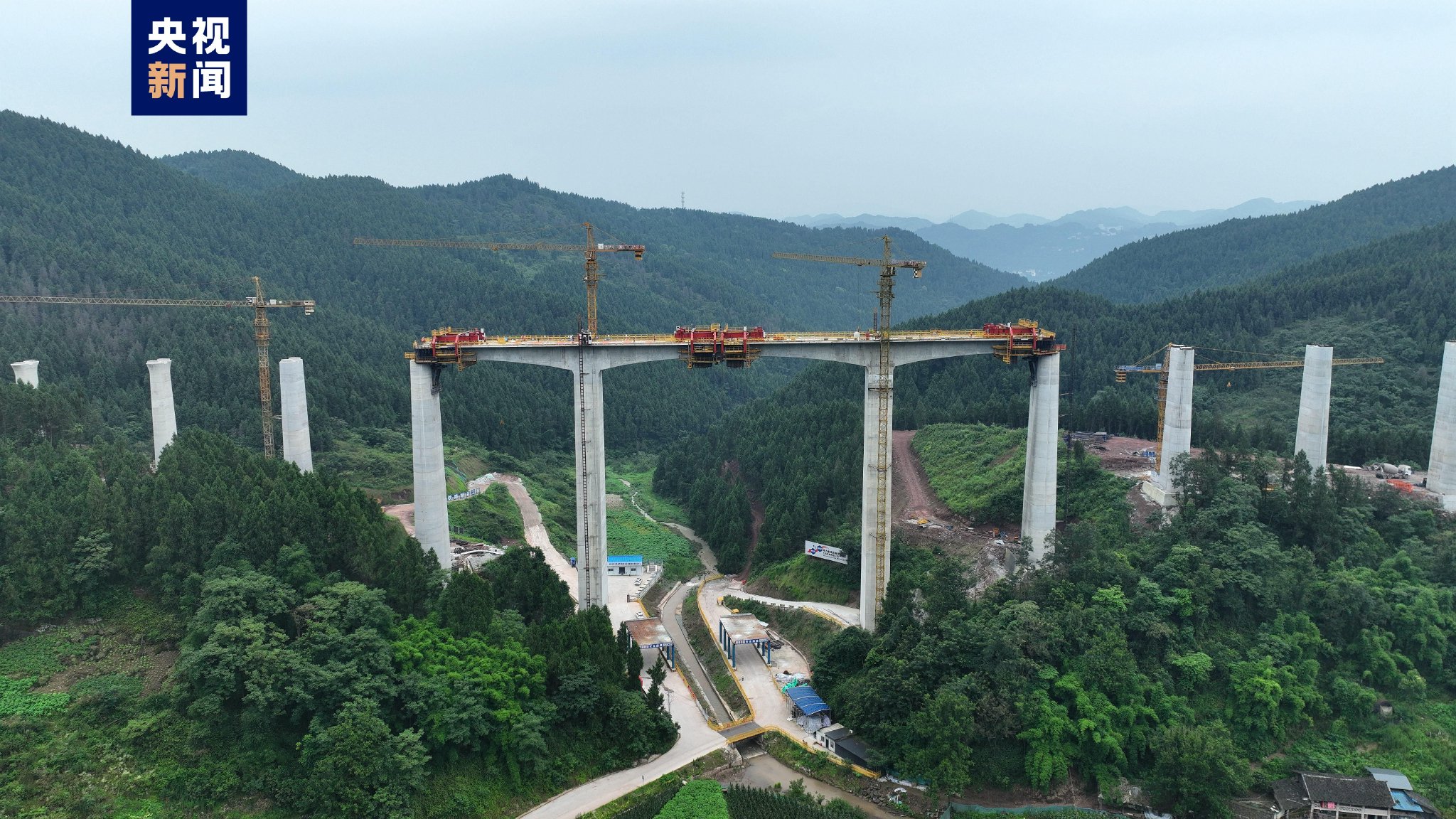 厦金大桥要害控制性工程刘五店航道桥主塔封顶