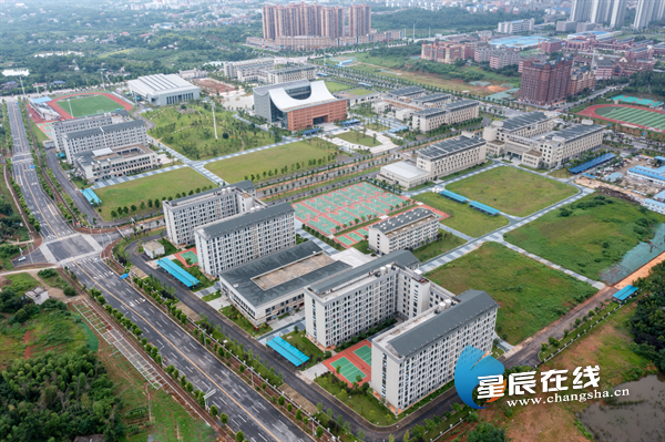 (长沙工业学院俯瞰图.图片来源:星辰全媒体记者 张奇涛 摄)