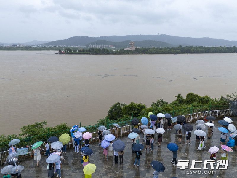 航拍 |  橘子洲被大面积淹没?假的!实景是这样