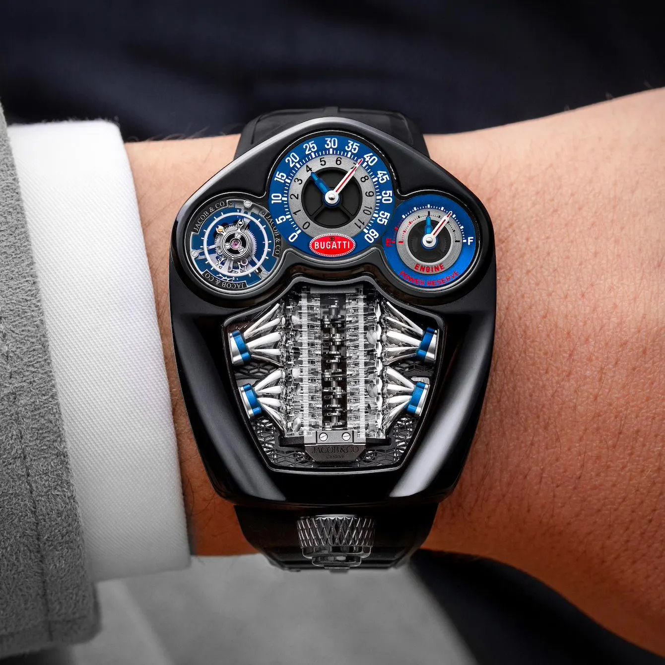 售价34 万美元，布加迪陀飞轮手表内置16 个钛金属活塞