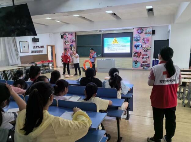 常在水边走 安全记心头 警民联动防溺水安全教育进校园_新浪财经_新浪网