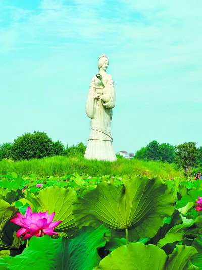 &nbsp;&nbsp;&nbsp;&nbsp;汉水女神像.党柏峰/摄