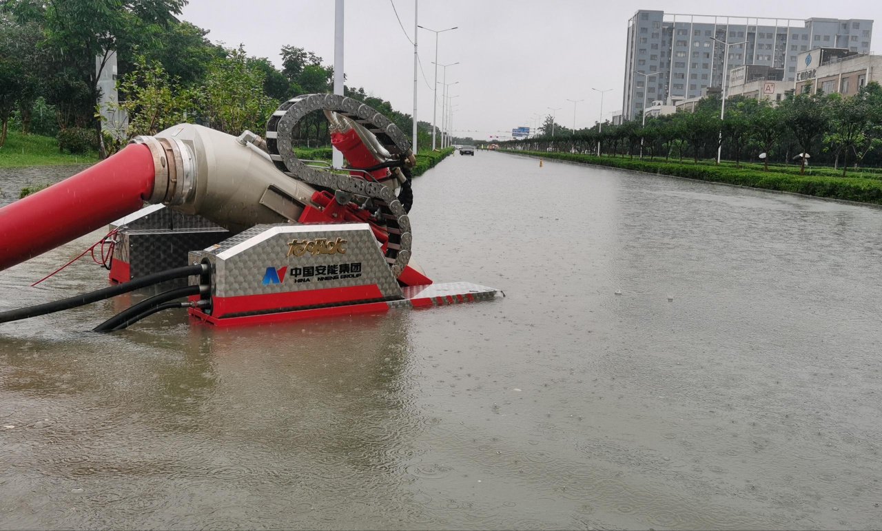 "龙吸水"抢险排涝