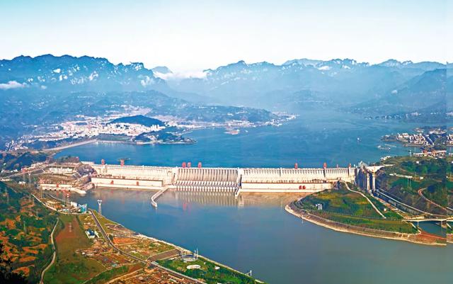 三峡大坝全景图