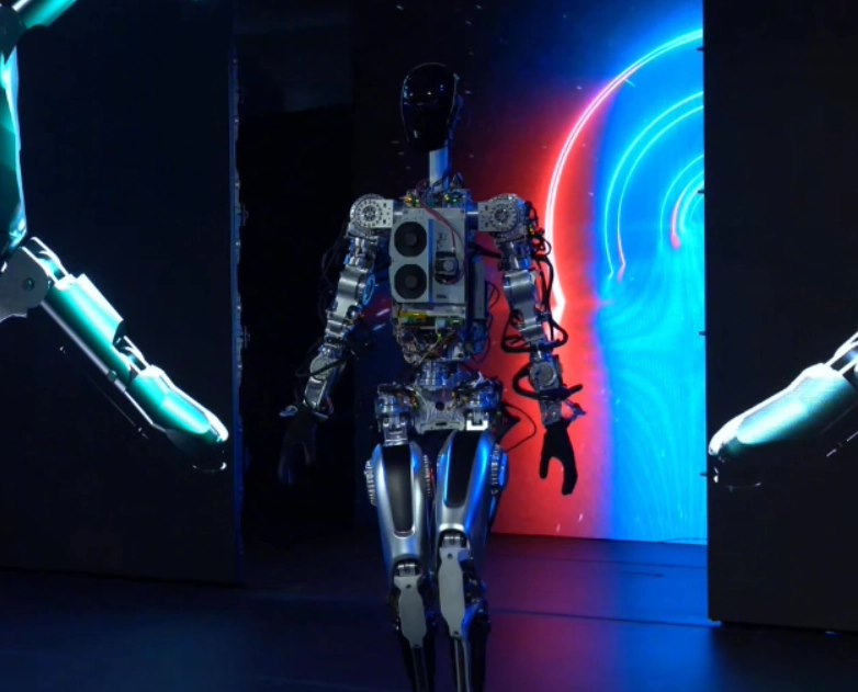 ▲ 特斯拉人形机器人“Optimus（擎天柱）”曾在 2023 年展会亮相