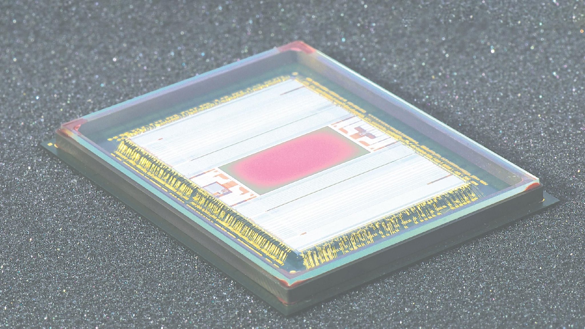 海图微电子自主研发的HT8001图像传感器芯片。（资料图片）