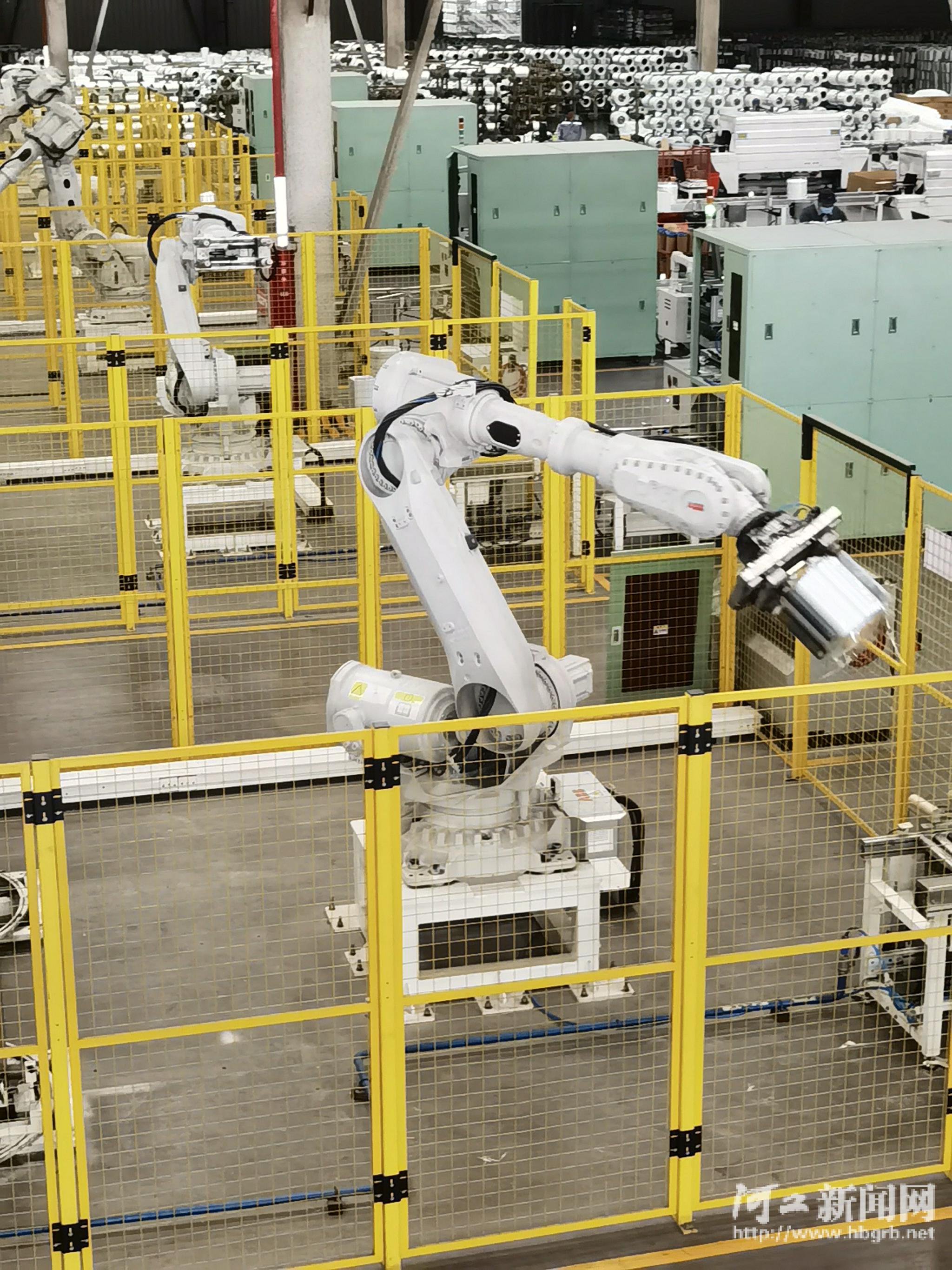 冀中新材2021年,2022年分别投产的两条智能化全自动生产线,让"点石成