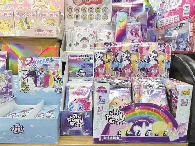 卡牌成孩子"社交币"|奥特曼_新浪财经_新浪网