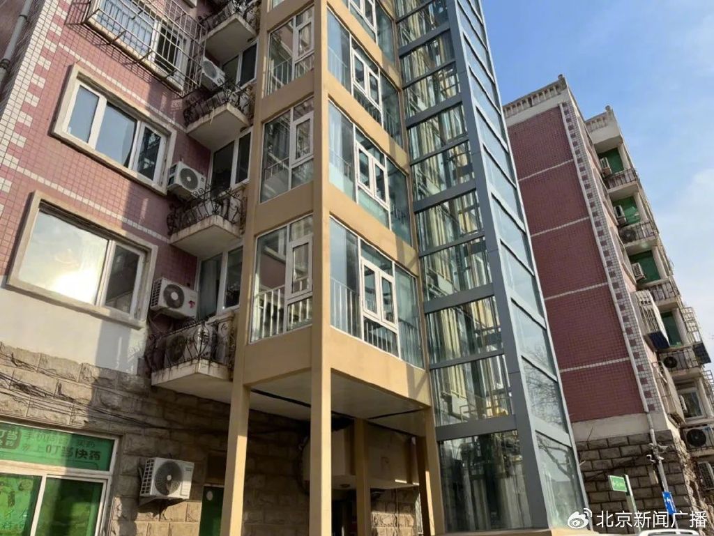 图：通州区潞河名苑小区在老旧小区改造中加装电梯