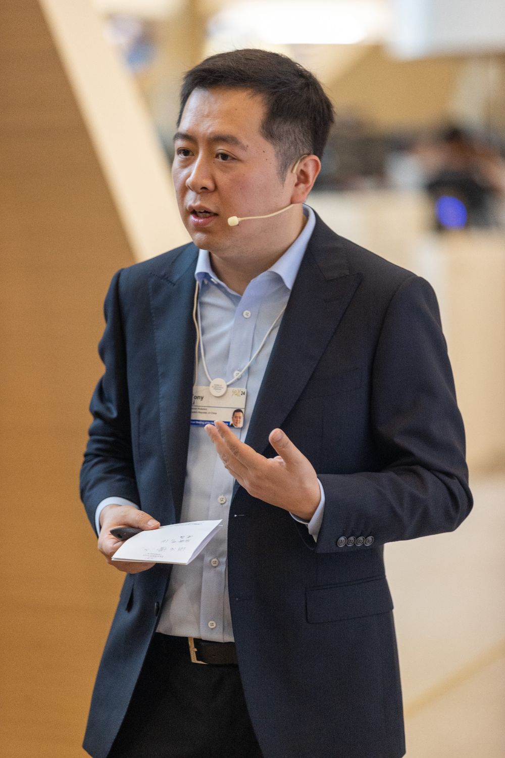 专访擎朗智能创始人兼首席执行官李通:中国服务机器人"换道超车",几十