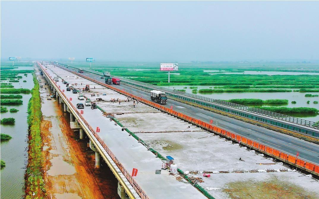京哈高速公路辽宁段改扩建工程实现"双过半"