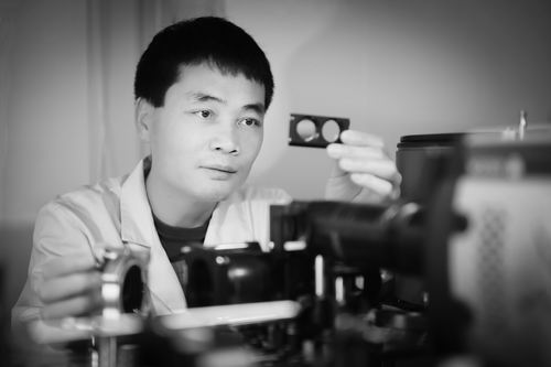 纪伟:追求显微镜的"微"之极限