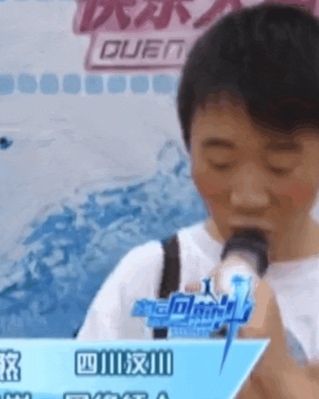 再战闯到第二关才落水后，直接在水里来了一曲MVP结算热舞。