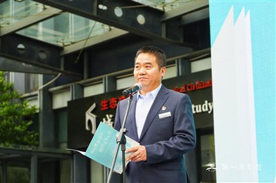 4月23日,湖州市图书馆再次推陈出新,利用闲置天台打造一个全新的文化