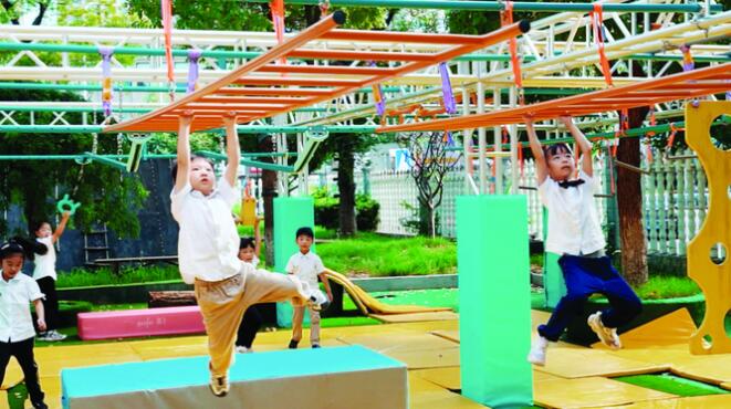 今年暑假班,常州市五星幼儿园将多项"硬核"体能课程加入其中,老师们将