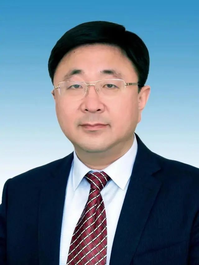 史鑫长期在烟台市工作,曾任烟台市福山区门楼镇党委副书记,镇长,门楼