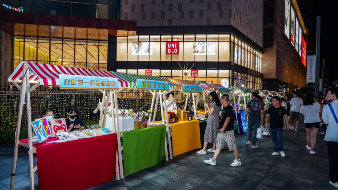 现场参与活动,无需预约和购票是否需要预约或购票万象城前广场及室内