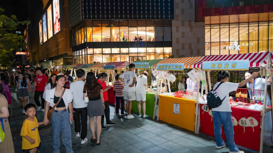 现场参与活动,无需预约和购票是否需要预约或购票万象城前广场及室内