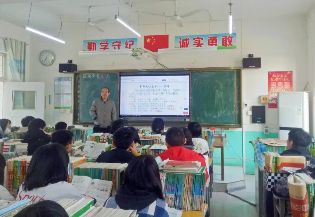 多年来,他一直奋斗在教育第一线,曾荣获河北省优秀班主任,定州市骨干