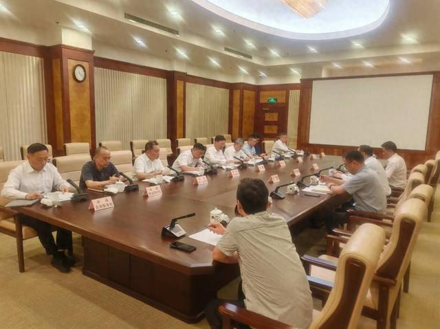 市政府合作交流办党组成员,副主任熊英,浦东新区副区长吕雪城和区府
