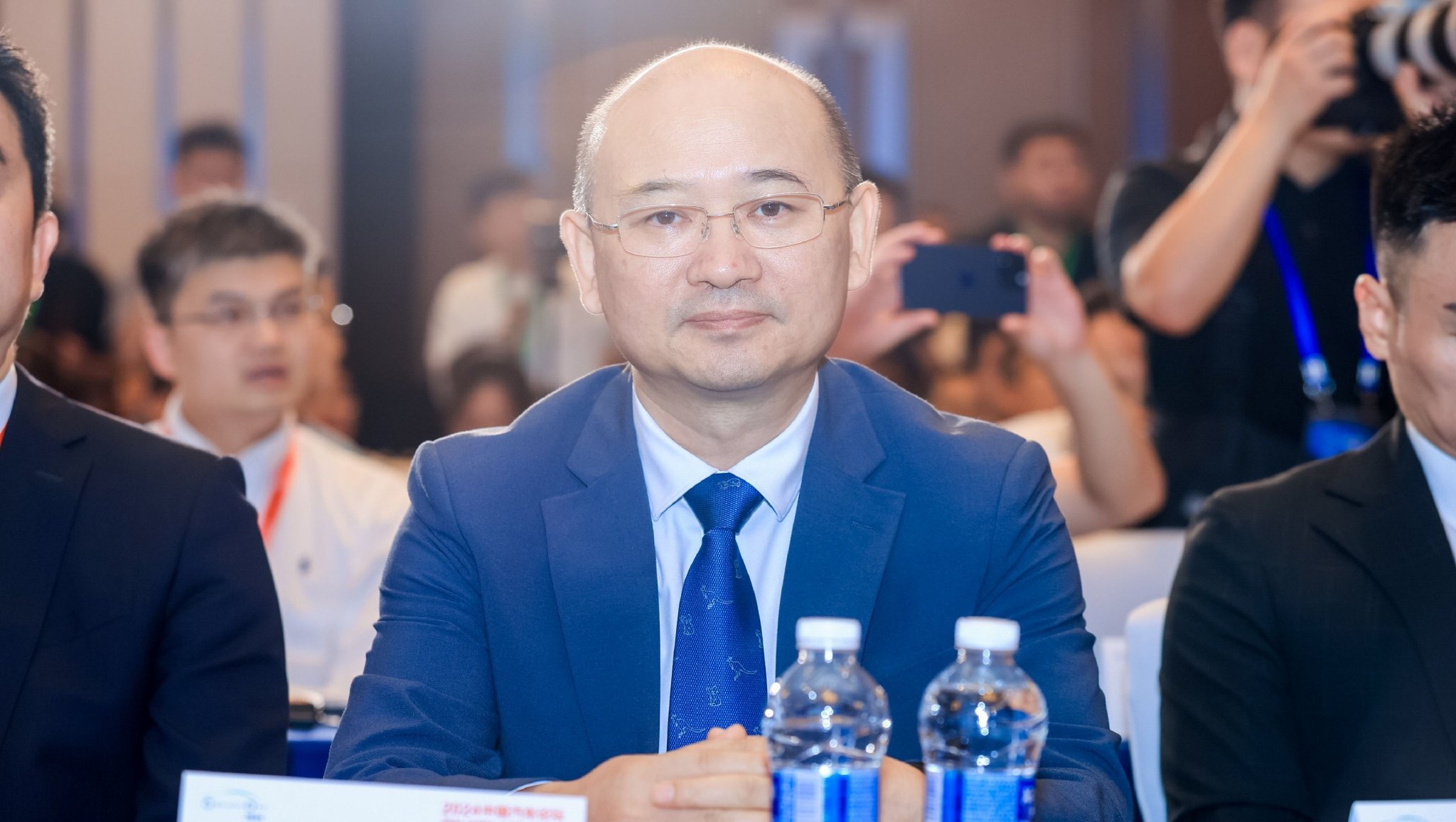 02%)集团控股有限公司党委书记,董事长,总经理项兴初在2024中国汽车