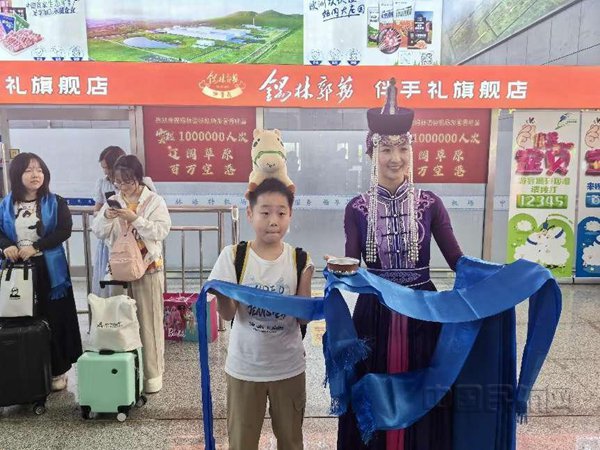 "水门礼"迎接!上海—锡林浩特直飞航线首航成功