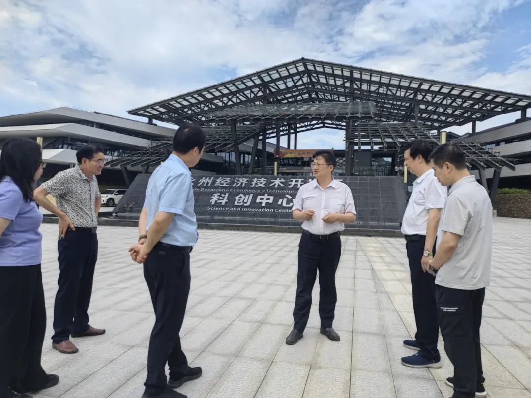 市政府秘书长齐爱社参加.