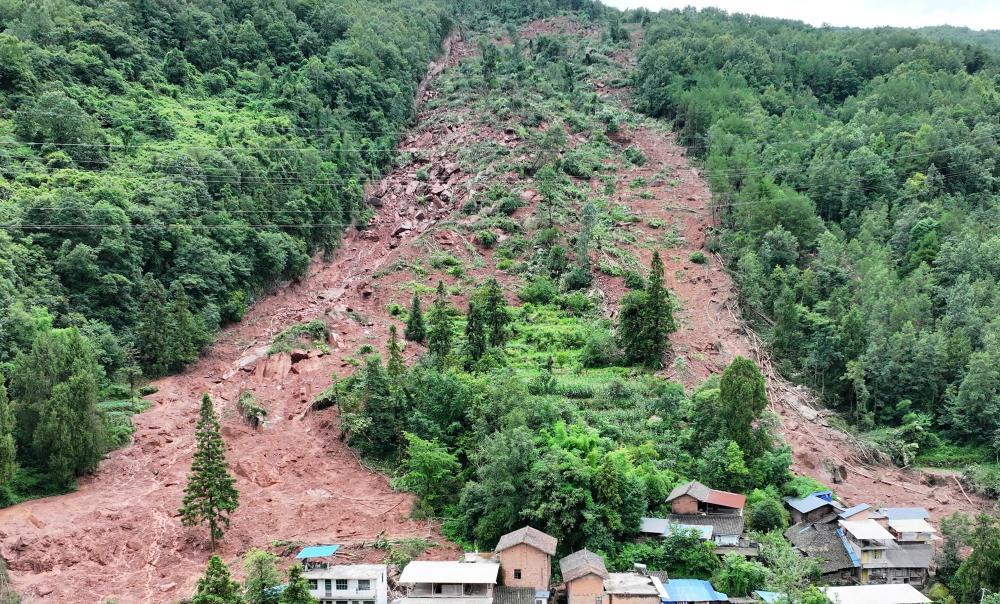 四川省万源市罗文镇团堡梁村山体滑坡现场(7月11日摄.