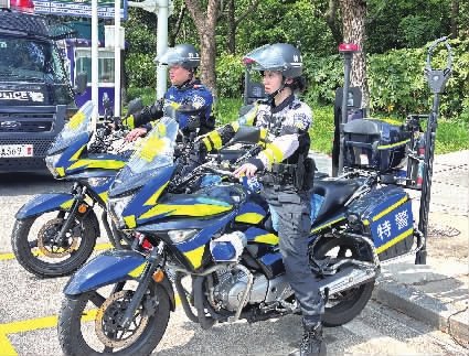 烈日"警"色:滚烫铁骑"汗"卫星城