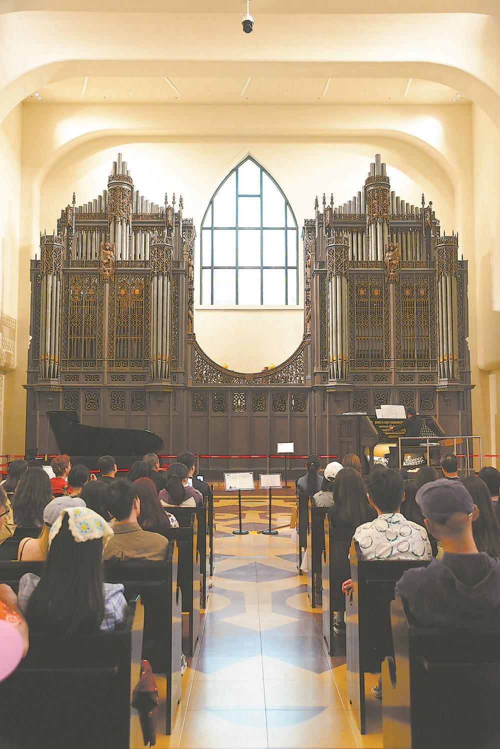 管风琴艺术中心举办小型演奏会.