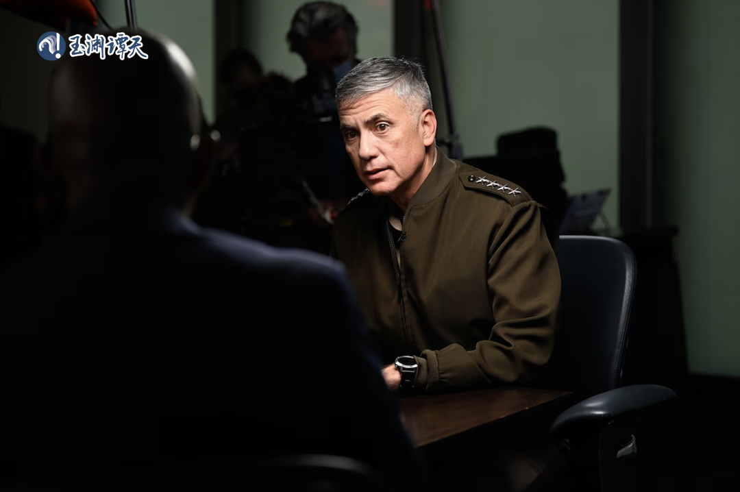 这个人叫中曾根,他曾担任美国国家安全局(nsa)局长兼网络司令部司令