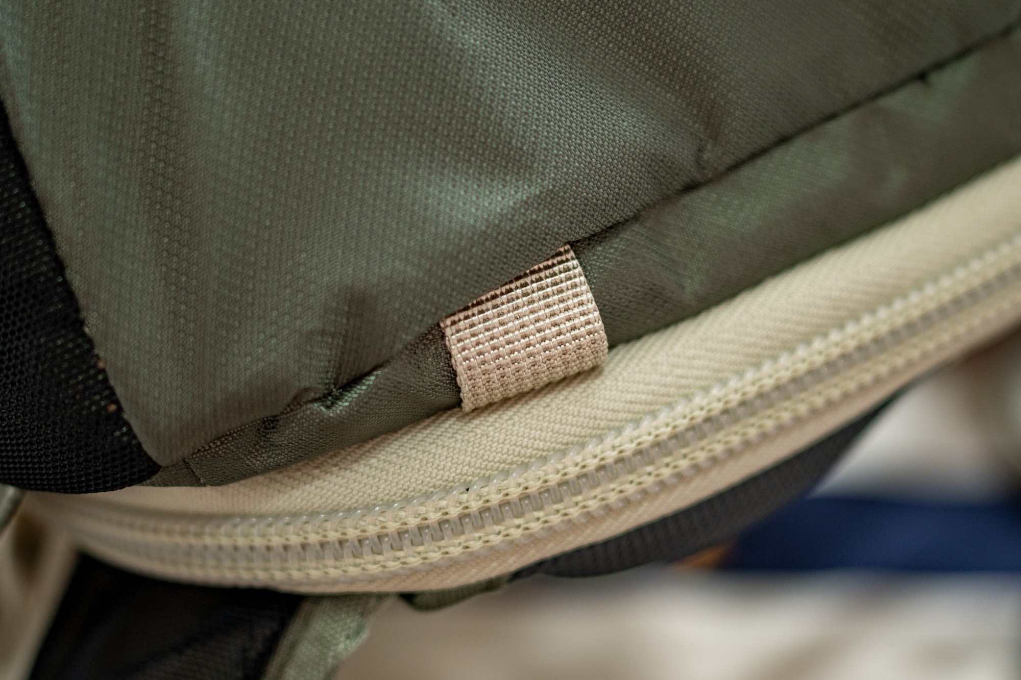 底部预留扩容织带