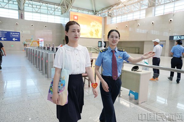 海口美兰国际机场推出接力式服务 助力特殊旅客出行无忧