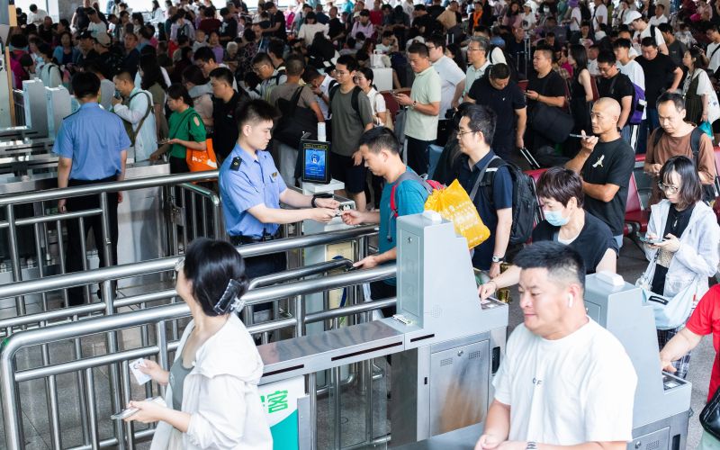 暑运以来铁路进京客流不断上升