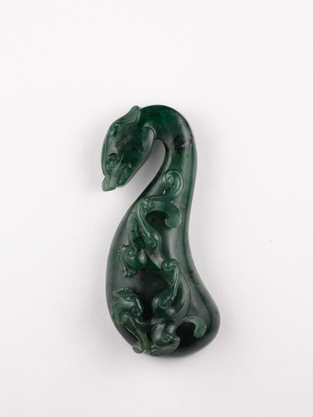 小青果小小的玉带钩是中国玉器的一个代表,凝结着古人的匠心和技艺