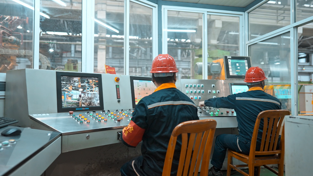 万千气象看中国丨追"新"逐"绿"!重庆如此美丽