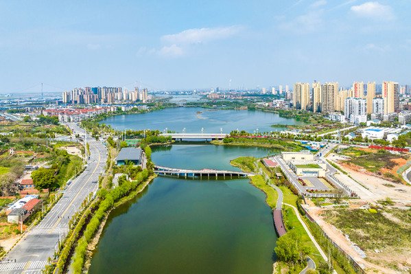 近年来,湖南充分发挥西部陆海新通道及中老铁路作用,怀化国际陆港全年