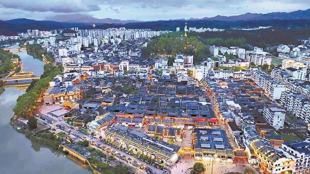孩子们在尚书第奔跑.(资料图片)