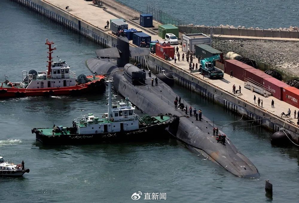 2023年6月,美军战略核潜艇密歇根号停靠在韩国釜山海军基地