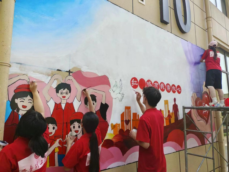 共同开展了一场以"社区美化"为主题的彩绘活动